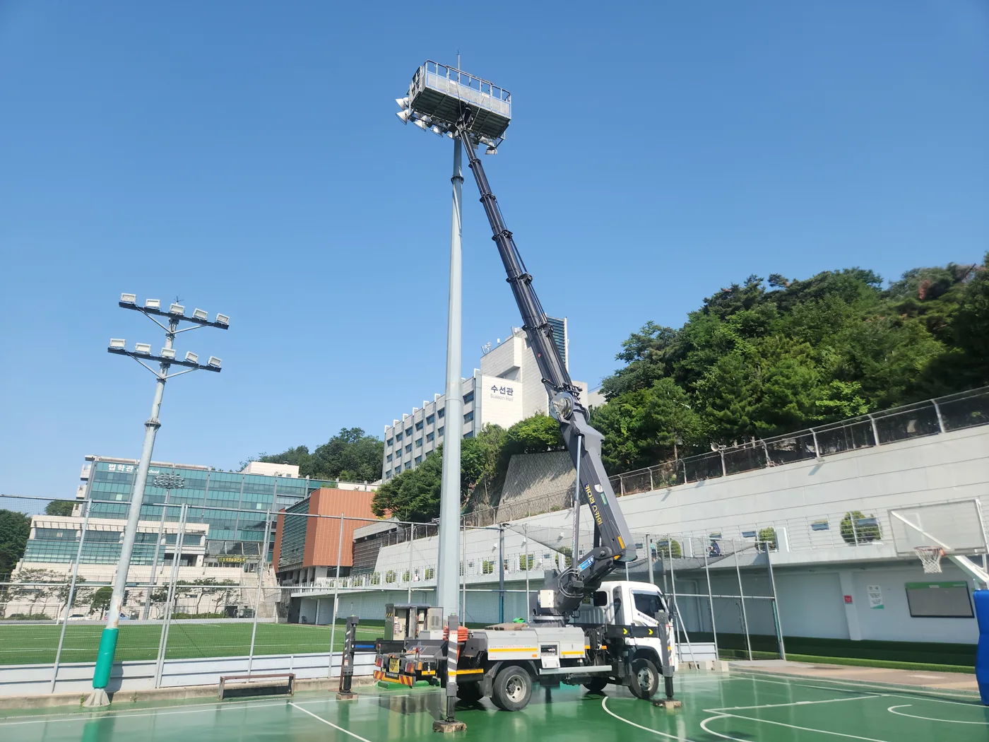 조명탑 주변 현장